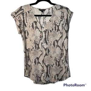 Express shortsleeve 1/4 zip snake skin blouse